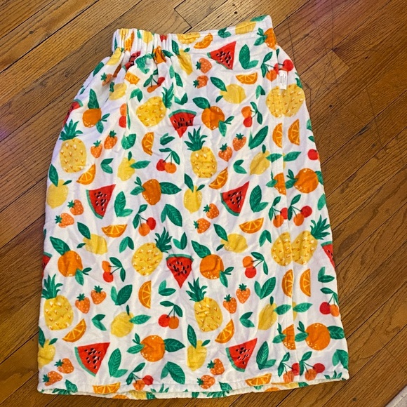 Mainstays Other - Mainstays White Yellow, Orange & Green Fruit Print shower wrap